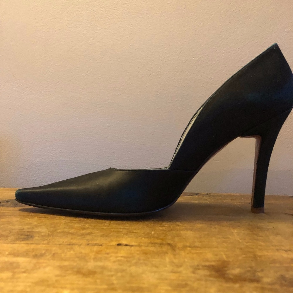 Women's black silk pump